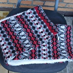Vera Bradley Red and Black Knit Scarf